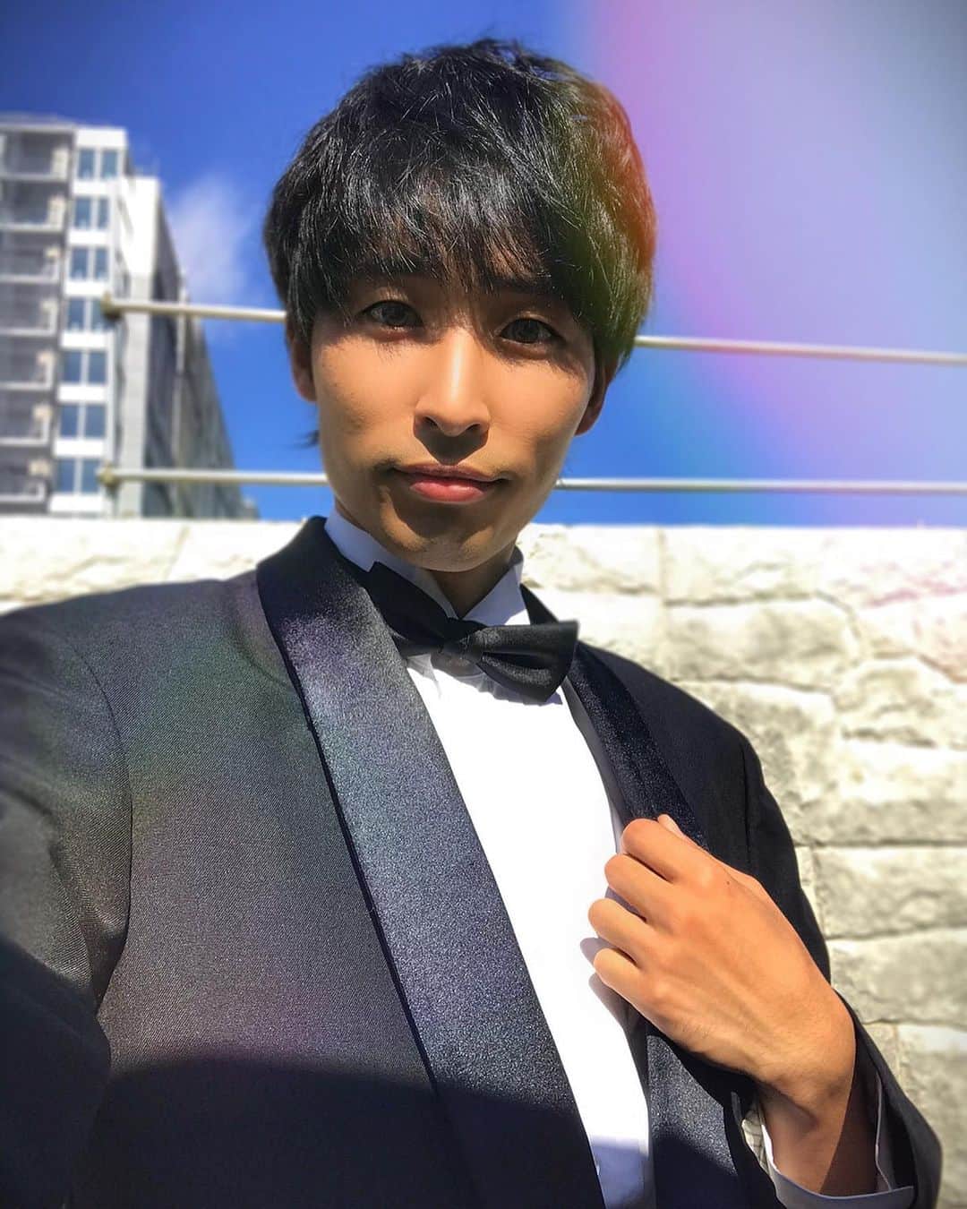 のインスタグラム：「初タキシードはやはり仕事だったか…  #タキシード」