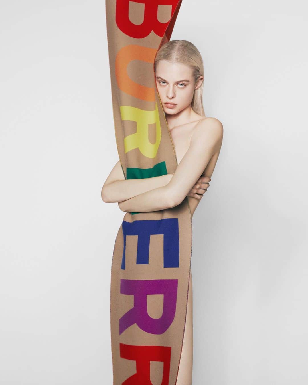 のインスタグラム：「Shop now: #TheBSeries 17 October .  The #Burberry rainbow scarf - created by #RiccardoTisci in a style reminiscent of 90s football scarves. Available on Instagram for 24 hours only . #BurberryGeneration」
