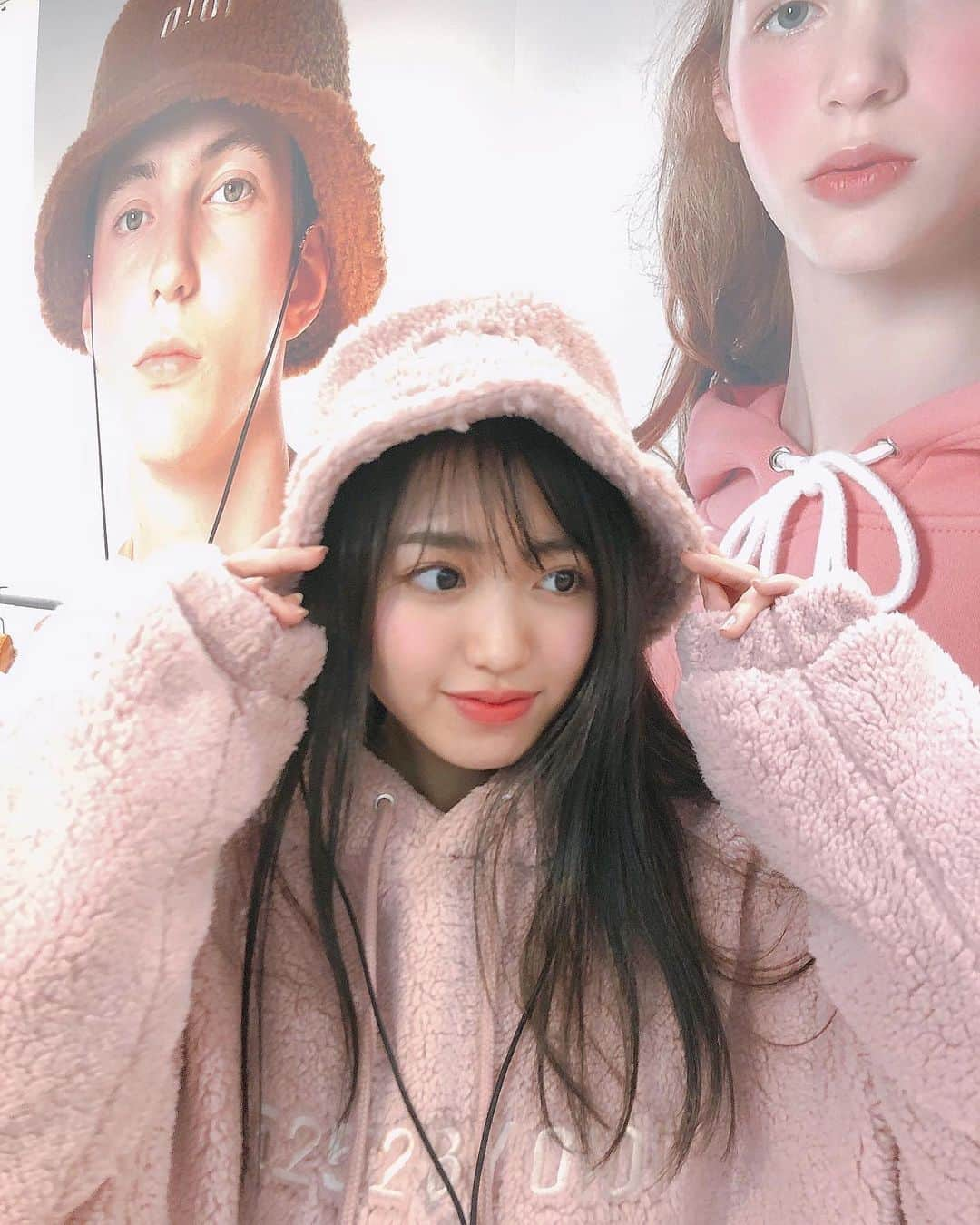 香音さんのインスタグラム写真 - (香音Instagram)「@5252byoioi のPOP-UP STOREに行ってきました~🛍 . . 私が着てるピンクパーカーの色違いのブラウンを買いました❤︎ . 他にも秋冬たくさん使えそうなアイテム購入しましたとさ~🐏♡ . 着るの楽しみだな〜💭 #oioi #のんうぇあ」10月17日 21時42分 - kanon420_official