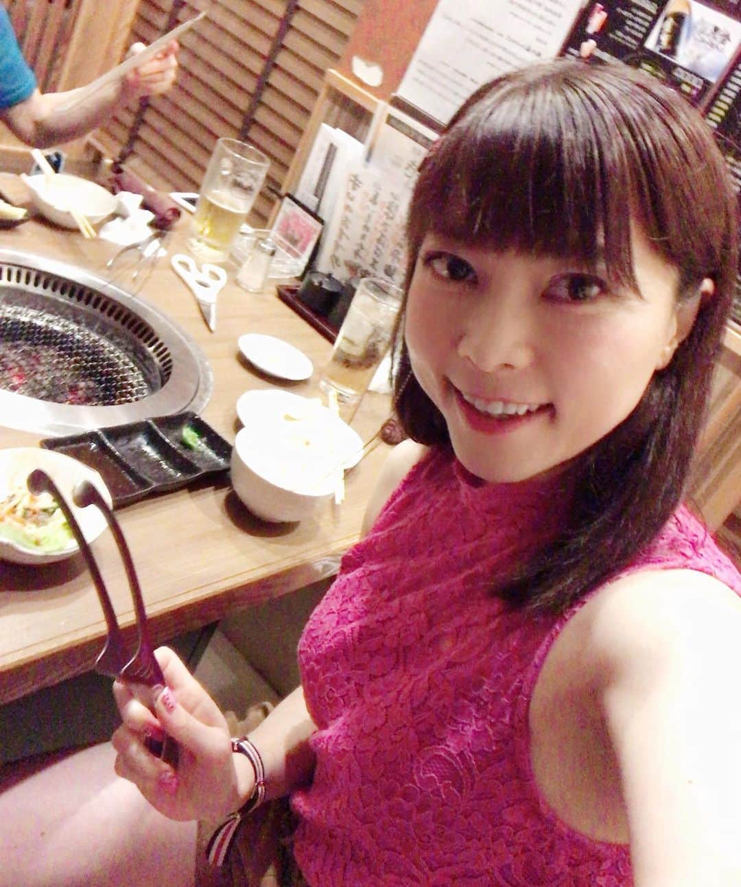 DJ MIYAさんのインスタグラム写真 - (DJ MIYAInstagram)「こんばんにゃ💗今日はママと、東京都の鮫洲にある 「焼肉 乙ちゃん 本店 （オトチャン）」で焼き肉dinnerしてきました～！！❤️ .  大井町駅からも行けるかな♪鮫洲駅からも5分ほどで見えてきました！おとちゃん。 芸能人も訪れる、有名な焼き肉屋さんだよ～。 .  １人7000円の乙ちゃん特別コース（飲み放題付き）を食べました♪ . お肉の盛り合わせー！💗サーロインやイチボやトモサンカクに、上カルビなど ほんっとにびっくりするくらい美味しくて感動的でーす！💗 しかも、お肉が分厚いの❤️ . 楽天やAmazonなど通販でもこのお肉が買えるよー！ 初回購入で、30%オフになるのでぜひ見てね💗 . 牛型のお皿🐂まで、オリジナル製品なのー！💗 .  厳選された希少部位が存分に楽しめる極上のコースなんでーす☆彡 ★キムチ ★サラダ ★本日の新鮮サラダ ★上タン塩 ★本日の厳選和牛盛り合わせ「一頭盛り10種」 →サーロインや、厳選希少部位など❤️ . ★豚トロと、ハラミ💗 ★本日の〆物 クッパ ★本日のデザートは、杏仁豆腐 . .  個室もほんとプライベート感満載で寛ぎながらmomとゆっくりとお肉が食べられて、幸せな時間でしたぁー！💗 . . とても美味しかったです！！❤️ 母も大絶賛していました！ . . しかも、飲み放題の中にあったソフトドリンクのぶどうボンボン🍇ジュース🍹が、本当にぶどうの粒も入っていて超おいしかったよーぉ💗 . .  ごちそうさまでした。 ありがとうございます😊😊 行ってみてねー！！🎀(o^^o) . .  #焼き肉屋さん　#乙ちゃん #焼肉乙ちゃん #鮫洲 #東京グルメ #焼肉好き　#グルメ女子　#焼き肉大好き　#肉好き女子　#PR #グルメブロガー　#旅インスタグラマー　#今日のコーデ　#今日のファッション #女子会コーデ　#インスタグラマー　#インフルエンサー　#旅ブロガー #大井町グルメ　#焼き肉屋　#グルメ好き　#フィットネス女子 #ブロガー」10月17日 21時43分 - dj_miya