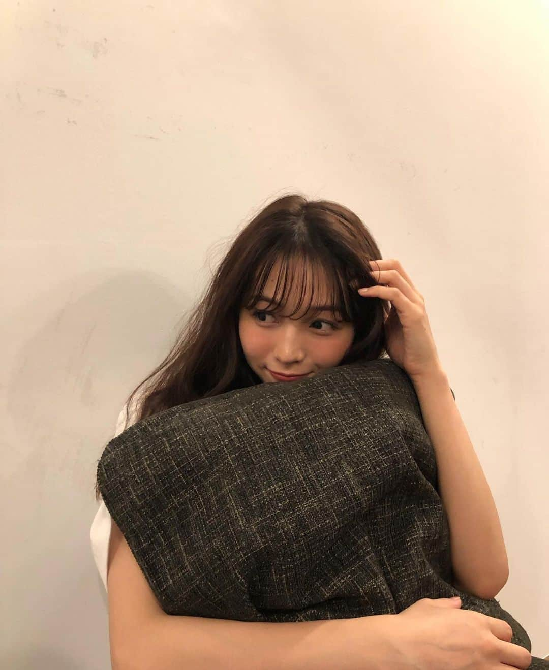 傳谷英里香さんのインスタグラム写真 - (傳谷英里香Instagram)「.﻿ ﻿ 今日もお疲れ様でした。﻿ すっかり寒くなりましたね🍂﻿ ﻿ 風邪引かないように！﻿ ﻿ 先日、ネックレスを作ってきました🙏🏻﻿ 世界中の教会から集めてきたパーツだそうです🌏﻿ ﻿ どれも可愛くて、﻿ 即決型の傳谷が頭を悩ませました🥴﻿ ﻿  #amijed﻿」10月17日 21時52分 - erika_denya