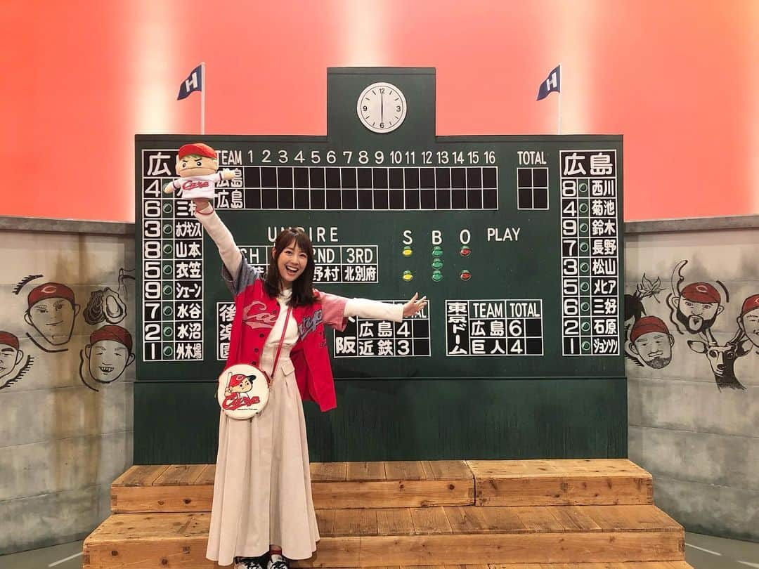 うえむらちかさんのインスタグラム写真 - (うえむらちかInstagram)「NHK広島『#カープ県民大会議』﻿ ﻿ 最後までご覧くださり、ありがとうございました‼️﻿ ﻿ #大野豊 さん﻿ #谷原章介 さん﻿ #安倍昌彦 さん﻿ #勝丸恭子 さん﻿ ﻿ という昨年のメンバーに加え﻿ ﻿ #アンガールズ山根 さんも﻿ 参戦してくださり﻿ ﻿ さらには…﻿ ﻿ #奥田民生 さんが県民の皆さまに混ざって参加しているというウルトラサプライズがありました‼️﻿ ﻿ みなさん、本物の奥田民生さんだってすぐに気が付きました❓😂﻿ ﻿ #ドラフト と #カープ の話を喋りっぱなしの﻿ あっという間の2時間でした✨﻿ ﻿ ドラフトは生放送直前に明大・森下選手を指名するという明言が飛び出し﻿ 急遽、外れ一位予想に笑﻿ ﻿ 私と山根さんは地元広島の星でもある 創志学園の西純矢投手の指名を希望したんですが﻿ ﻿ ﻿ 今年の結果は…﻿ ﻿ ドラフト2019カープ指名選手﻿ 支配下﻿ 1位　森下 暢仁（投手・明大）右投右打﻿ 2位　宇草 孔基（外野手・法大）右投左打﻿ 3位　鈴木 寛人（投手・霞ヶ浦高）右投右打﻿ 4位　韮沢 雄也（内野手・花咲徳栄高）右投左打﻿ 5位　石原 貴規（捕手・天理大）右投右打﻿ 6位　玉村 昇悟（投手・丹生高）左投左打﻿ ﻿ 育成﻿ 1位　持丸泰輝（捕手・旭川大高）右投左打﻿ 2位　木下元秀（外野手・敦賀気比高）左投げ左打﻿ 3位　畝章真（投手・独立香川）右投左打﻿ ﻿ になりました👏﻿ ﻿ 森下選手をなんと一本釣り🎣﻿ さすが釣り好きの佐々岡監督笑﻿ ﻿ 西投手は阪神でしたね〜‼️﻿ ﻿ どの選手もどこへいっても頑張って活躍して欲しいです☺️﻿ ﻿ そしてカープが交渉権を得た皆さまは﻿ 力の限り応援し尽くしたいと思います‼️﻿ ﻿ ﻿ #carp #ドラフト2019﻿ #カープ女子 #野球女子」10月17日 22時01分 - uemurachika