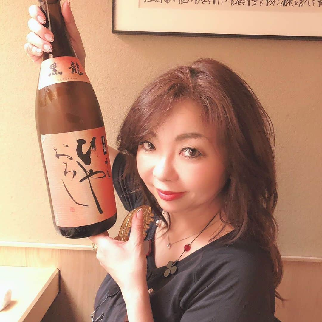 モモコさんのインスタグラム写真 - (モモコInstagram)「和食には、日本酒！ グイグイ飲んでまいますわ！  今週19日の土曜日「モモコのＯＨ！ソレ！み〜よ！」 重大発表あるから必ず観てね💕  #ハイヒールモモコ #👠 #👠🍑 #CHANEL #シャネラー #グルメ #和食　#日本酒 #モモコのＯＨソレみーよ」10月17日 22時16分 - highheel_momoko