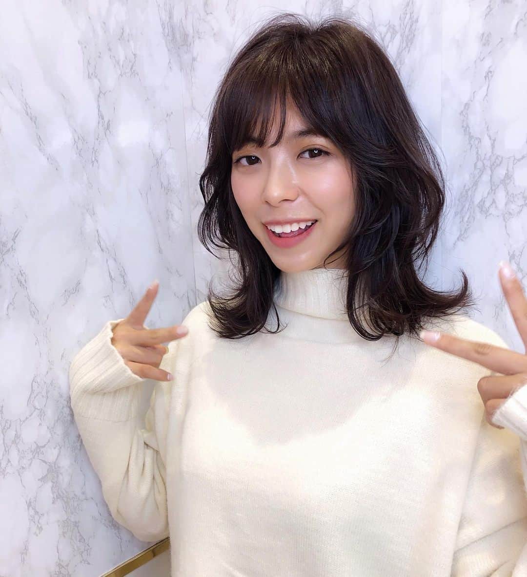 わちみなみのインスタグラム：「SHIMA GINZASEVEN @osanairyo  カット、カラーしていただきました😊👏﻿ ﻿ 最近のカラーすごくいいかんじ！﻿ サファリって色に変えてみました🥰🥰﻿ ﻿ 綺麗な地毛の人みたいな色で﻿ 気に入ってます🥺✨﻿ ﻿ いつもありがとうございます！ #カット #カラー  #銀座 #わちみなみ」