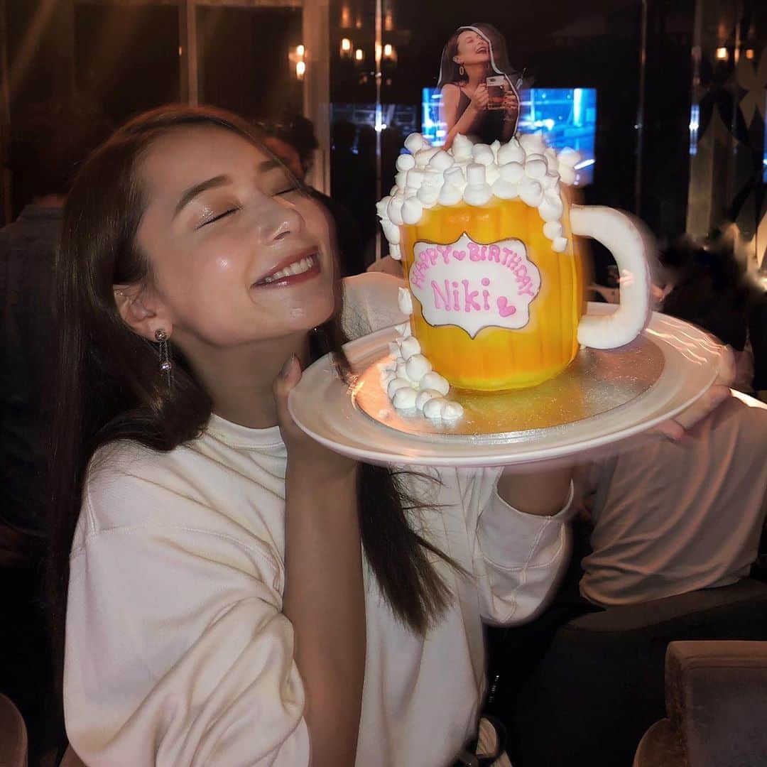 丹羽仁希さんのインスタグラム写真 - (丹羽仁希Instagram)「大好きなビールのケーキを にこちゃんが用意してくれました🍺💕笑  みんな連続でありがとう😆💫 そしてお祝いコメントもたくさんありがとですっ！」10月17日 22時23分 - __niki22