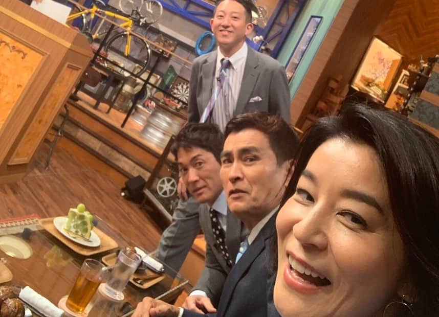 高嶋ちさ子さんのインスタグラム写真 - (高嶋ちさ子Instagram)「ザワつくスペシャルは高視聴率だったようです。 そして一茂さんとの徹子の部屋も高視聴率だったようです 突っ込み所満載の一茂さんと良純さん 今日も楽しい収録でした。 楽し過ぎると笑い疲れる」10月17日 22時24分 - chisakotakashima