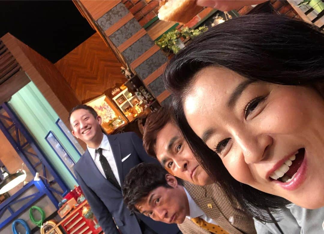高嶋ちさ子さんのインスタグラム写真 - (高嶋ちさ子Instagram)「ザワつくスペシャルは高視聴率だったようです。 そして一茂さんとの徹子の部屋も高視聴率だったようです 突っ込み所満載の一茂さんと良純さん 今日も楽しい収録でした。 楽し過ぎると笑い疲れる」10月17日 22時24分 - chisakotakashima