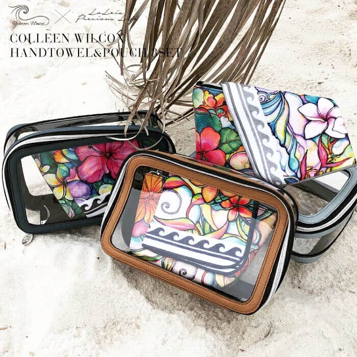 ラレイアのインスタグラム：「🌴 Colleen Wilcoxのアートデザインの新作入荷🧡 ・ これからのシーズン、ギフトの機会も増えると思いますが、新作の3点セットポーチは、トラベルにもおすすめなビニールポーチにデイリーで使いやすいミディアムポーチ&ハンドタオルがセット😍✨ ・ ハンドタオルはウェーブ柄でお洒落なデザインになっています！ ・ プレゼントに悩んだ方も、自分のご褒美にもおすすめです❤︎ ・ La Leiaウェブサイトでは最速でご購入が可能なのでぜひCheckしてみてください😊  @laleia_official  @colleenwilcoxgallery_jp  #colleenwilcox#art#hawaii#aloha#surf#beach#laleia#ハワイ#フォトジェニック#インスタ映え#インスタ女子#アロハ#ビーチ#海を感じる雑貨#ラレイア#アート#ビーチガール#サーフスタイル#大人カジュアル#秋#ポーチ#楽天#コリーンウィルコックス#ハンドタオル#ギフト#プレゼント」