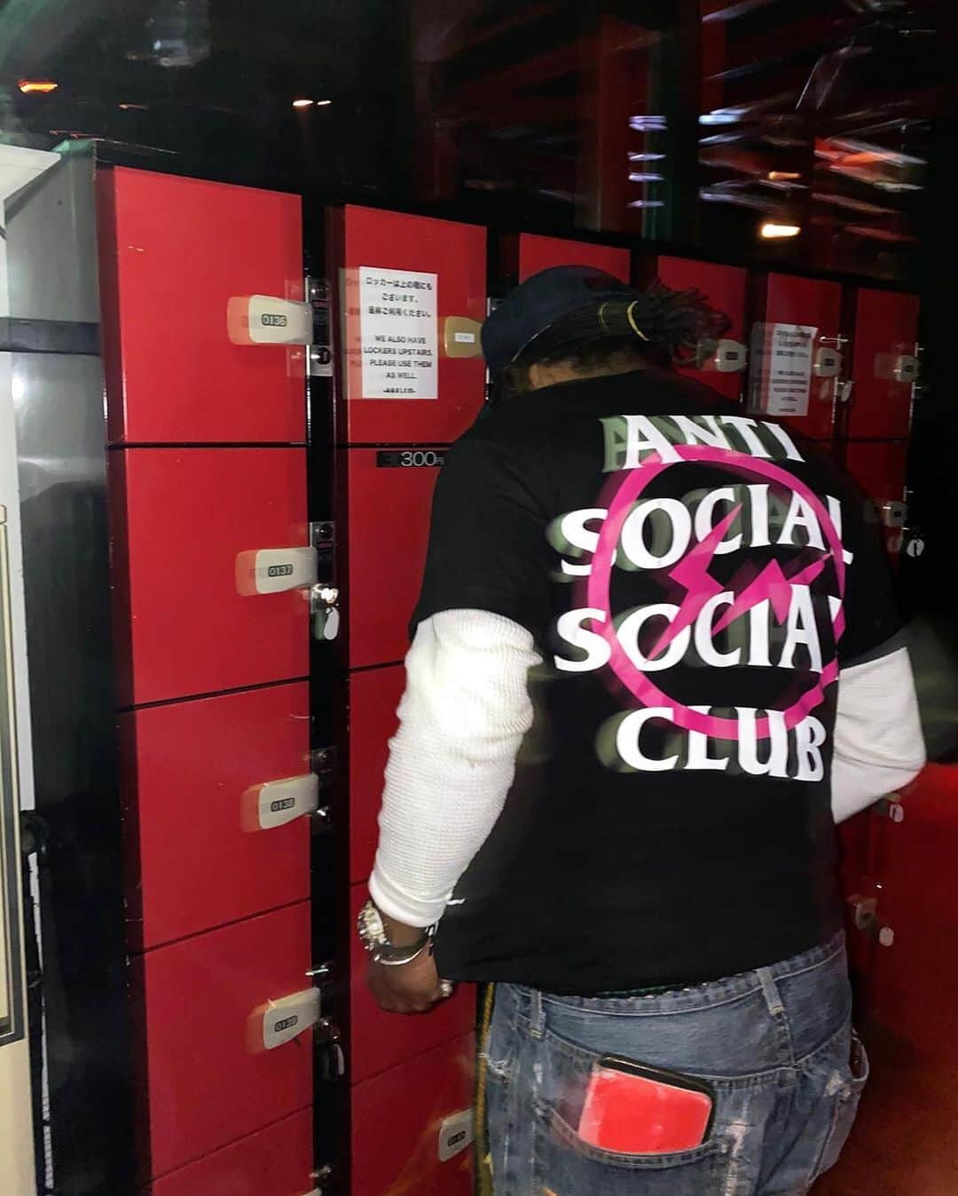 HYPEBEASTさんのインスタグラム写真 - (HYPEBEASTInstagram)「@hypebeaststyle: @antisocialsocialclub teases an upcoming collaboration with @fujiwarahiroshi’s fragment design label. Look for the co-branded items to hit Anti Social Social Club’s website on October 19.⁠⠀ Photo: Anti Social Social Club⁠⠀ ⁠」10月17日 22時40分 - hypebeast