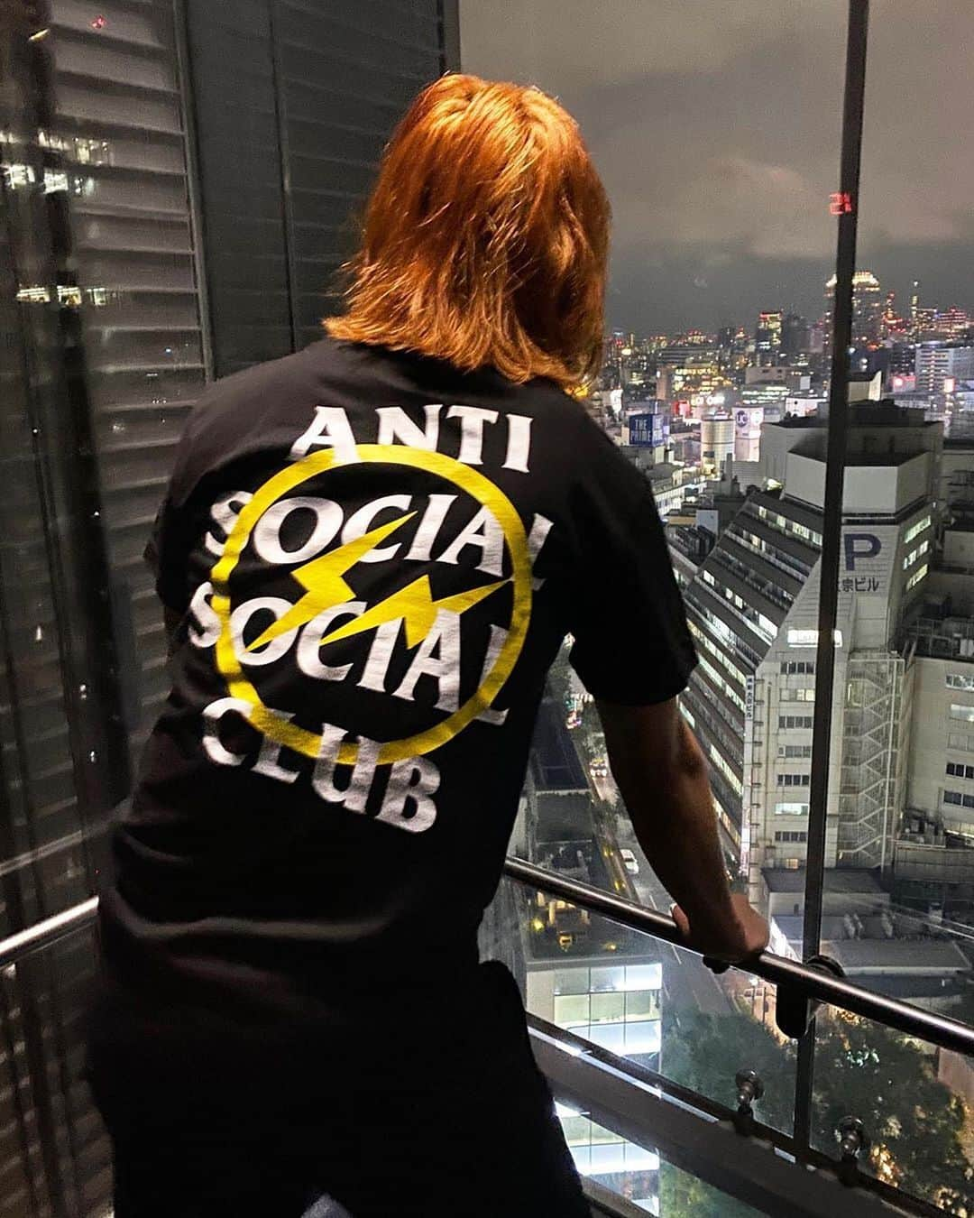 HYPEBEASTさんのインスタグラム写真 - (HYPEBEASTInstagram)「@hypebeaststyle: @antisocialsocialclub teases an upcoming collaboration with @fujiwarahiroshi’s fragment design label. Look for the co-branded items to hit Anti Social Social Club’s website on October 19.⁠⠀ Photo: Anti Social Social Club⁠⠀ ⁠」10月17日 22時40分 - hypebeast