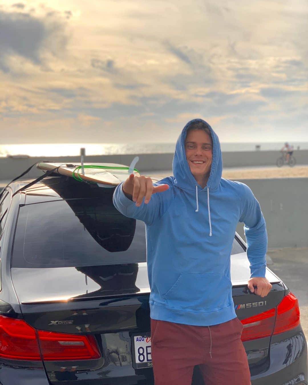 ウラジミール・モロゾフのインスタグラム：「Last surf session of the year #activerecovery Now on road to @iswimleague with @iron_isl」