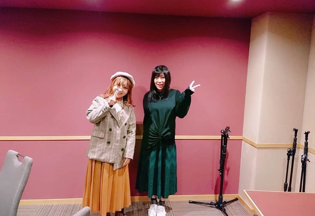 鈴華ゆう子のインスタグラム：「ラジオに漫画家の新條まゆさんがゲストに来てくれました！エロスに辿り着いた過去を紐解きました！まゆたん最高♪10/28〜の放送日是非お楽しみに。 #日本が好きになっちゃうラジオ　#新條まゆ　#快感フレーズ　#鈴華ゆう子　#鈴華ゆう子の日本が好きになっちゃうラジオ」