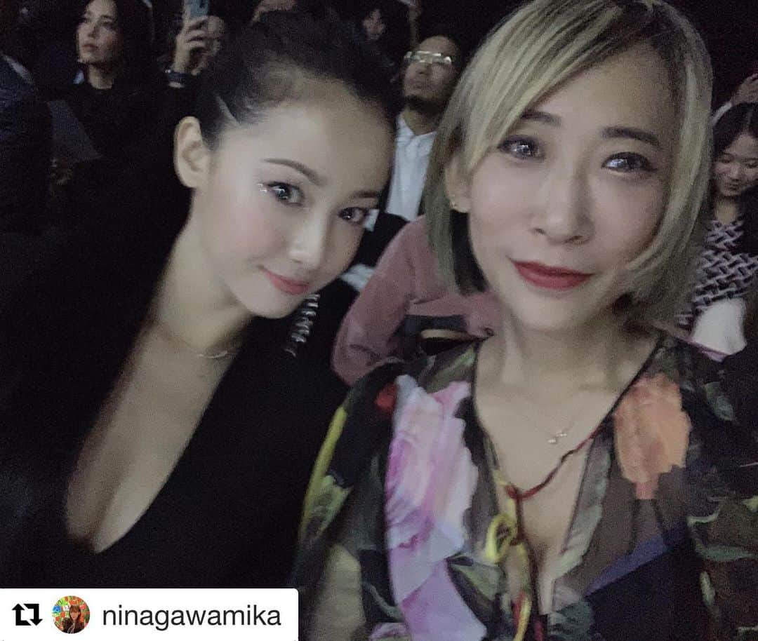 沢尻エリカファンのインスタグラム：「2019.10.14 蜷川実花Instagramより💛 #Repost @ninagawamika with @get_repost ・・・ yoshikimonoのショー見にいったらお隣さんがエリカだった❤️ ほんとさ、縁がありすぎるし、たまたま会う確率高すぎるよw #rakuten #yoshikimono ・ #沢尻エリカ #sawajirierika #erikasawajiri」