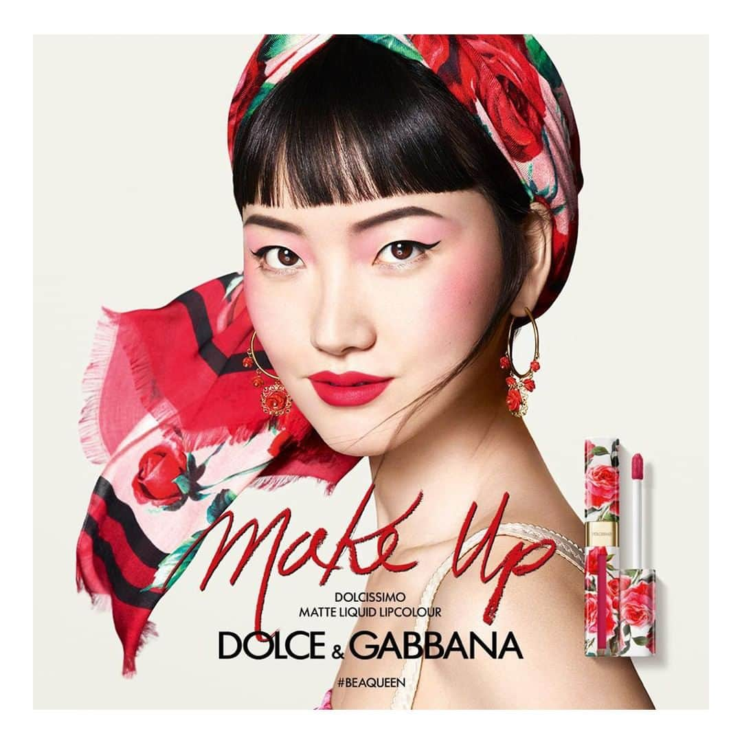 ドルチェ&ガッバーナさんのインスタグラム写真 - (ドルチェ&ガッバーナInstagram)「Joony Kim looks captivating with her daringly colourful look. She brings vibrancy to the new Make Up campaign. Discover the sweet treat of Dolcissimo, the matte liquid lipcolour that glides sensually onto your lips for a long-lasting result. #BEAQUEEN! - #DGDolcissimo in FUCHSIA 06. #DGBeauty  Photographed by @mertalas and @macpiggott」10月17日 23時31分 - dolcegabbana