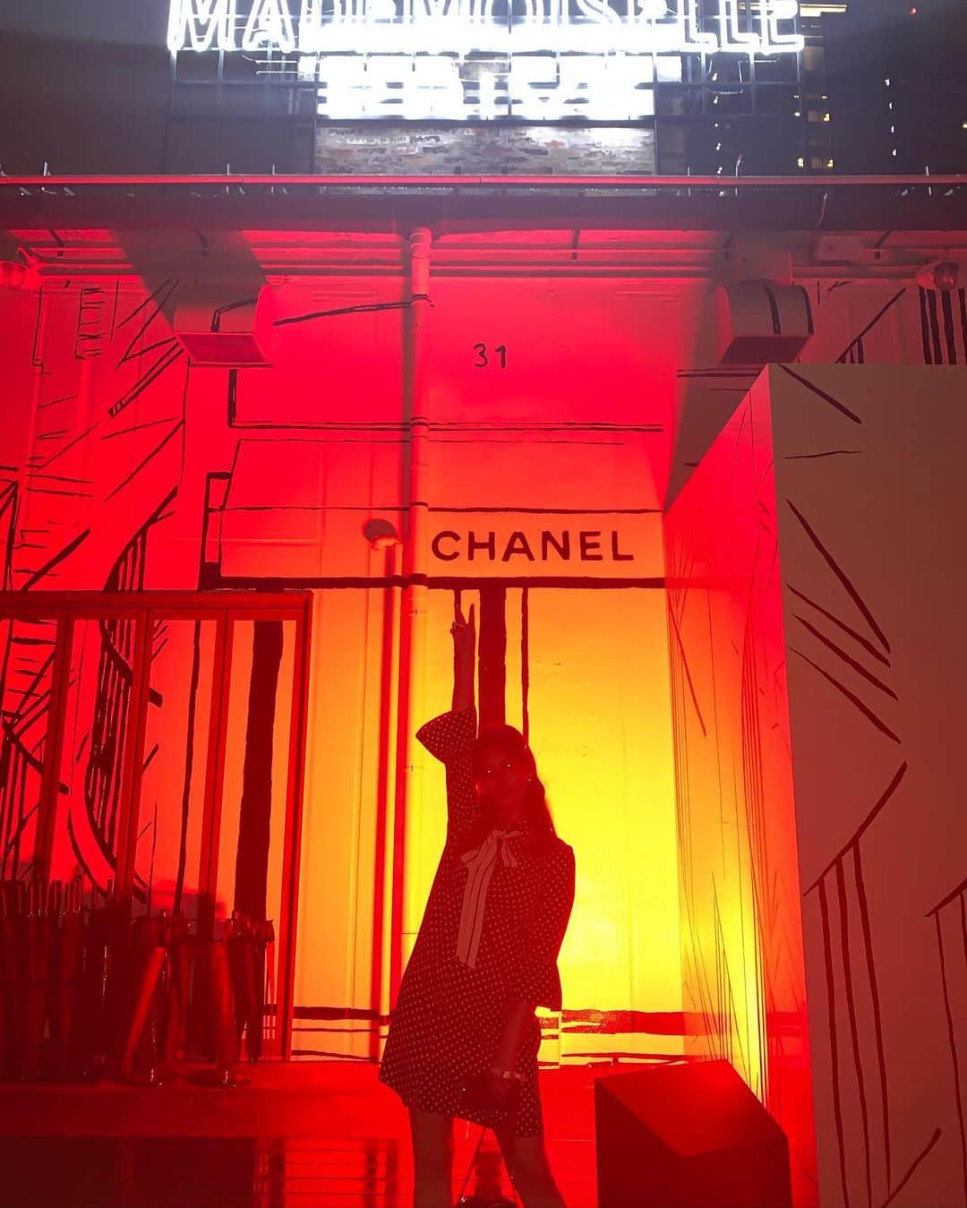 エモン・久瑠美のインスタグラム：「@chanelofficial ❤️💕❤️💕❤️ #MademoisellePrive #シャネルマドモアゼルプリヴェ」