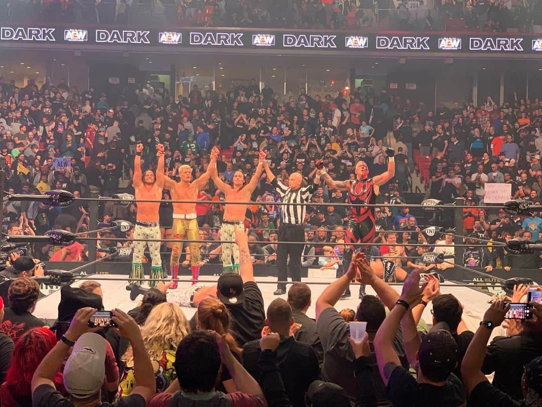 マット・ジャクソンのインスタグラム：「Philly, you’re always one of my favorite places to visit! Thanks for rocking all night last night for #AEWDynamite! (Pic via @mrsmatt.13)」