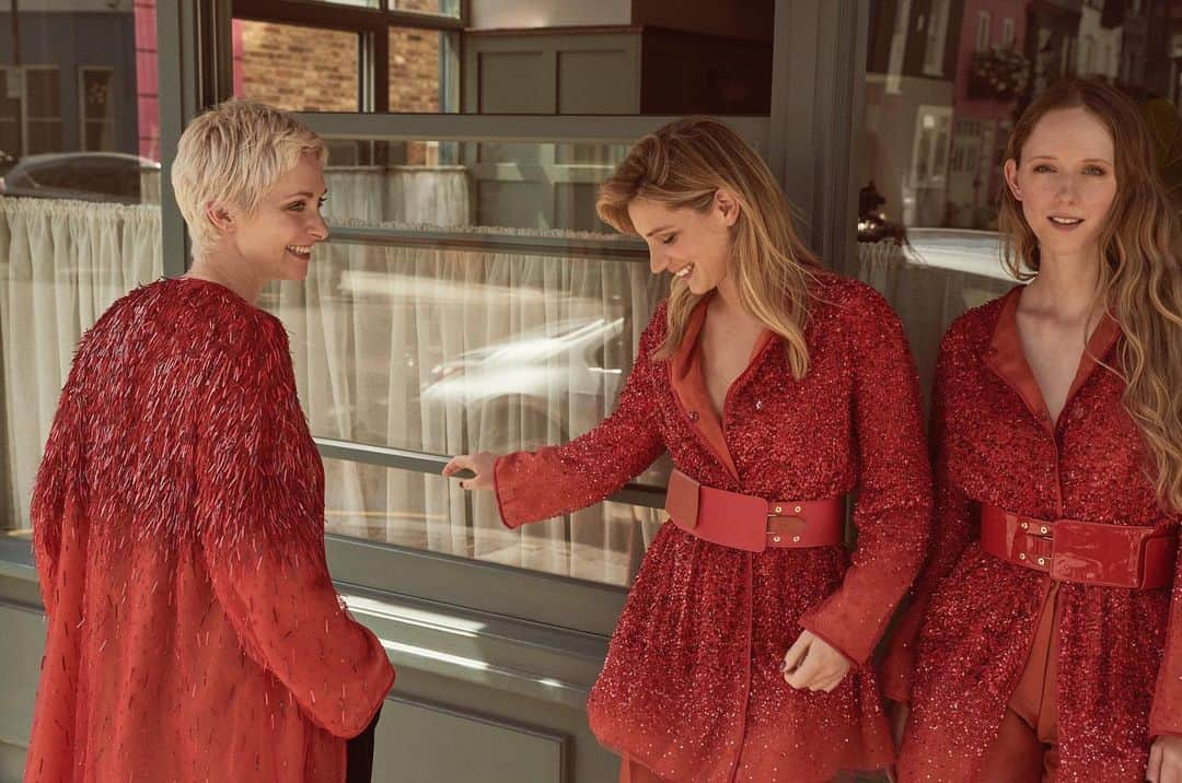 Armani Officialさんのインスタグラム写真 - (Armani OfficialInstagram)「Ladies in red #EmporioArmani on @redmagazine  Credits: @philipsinden」10月18日 0時05分 - emporioarmani