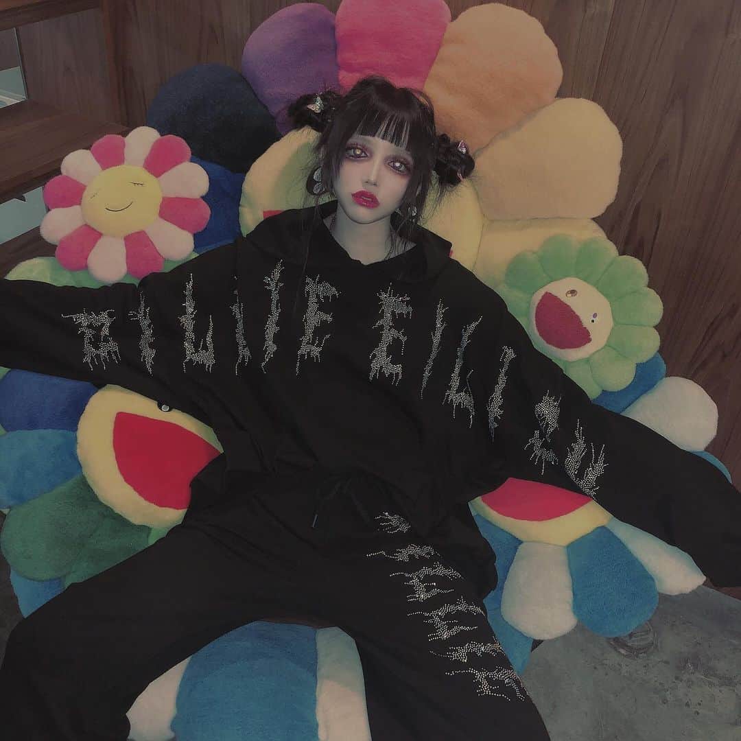 chiiiiiのインスタグラム：「🌼🙂🌸🙂🌺」