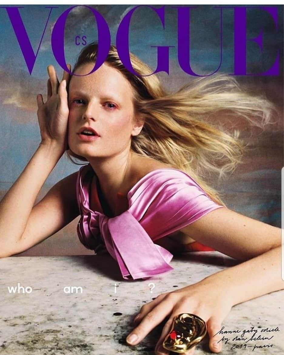 ハンネ・ギャビー・オディールさんのインスタグラム写真 - (ハンネ・ギャビー・オディールInstagram)「New cover @vogueczechoslovakia by @danbeleiu styling @albamelendo hair @paolosoffiatti makeup @muakatemur thank you so much! #intersexy read all about it 😘 - who are they?」10月18日 0時45分 - hannegabysees