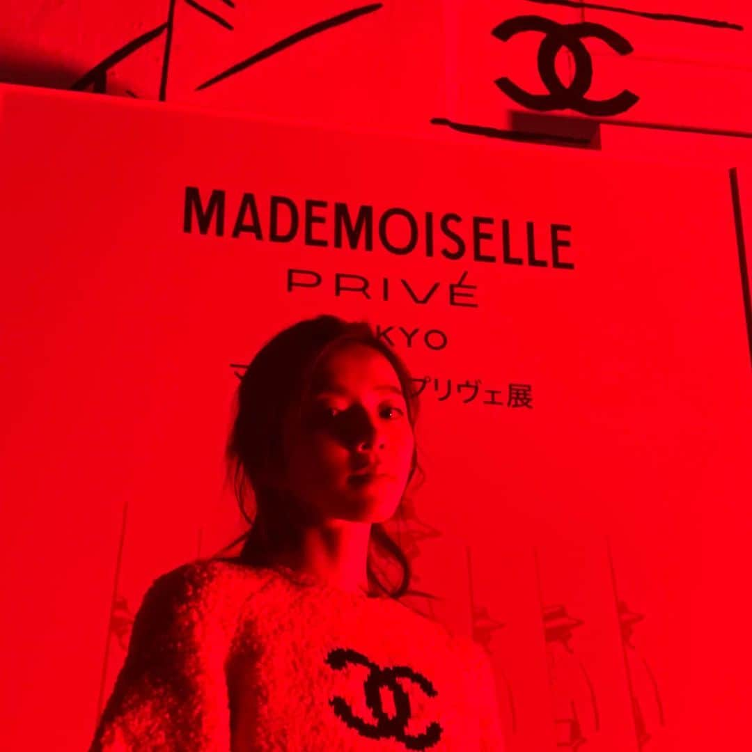 miletさんのインスタグラム写真 - (miletInstagram)「[Instagram更新]今日はCHANELのMADEMOISELLE PRIVÉ TOKYOに行ってきました。もっとゆっくり見て周りたいくらい盛りだくさんで楽しかったです。前から曲を聴いててくれた中条あやみちゃんと、ドラマぶりの宮沢氷魚さんにもお会いできました。うれしい！ありがとうございます。#CHANEL #MademoisellePrive #シャネルマドモアゼルプリヴェ #中条あやみ #宮沢氷魚」10月18日 1時02分 - milet_music