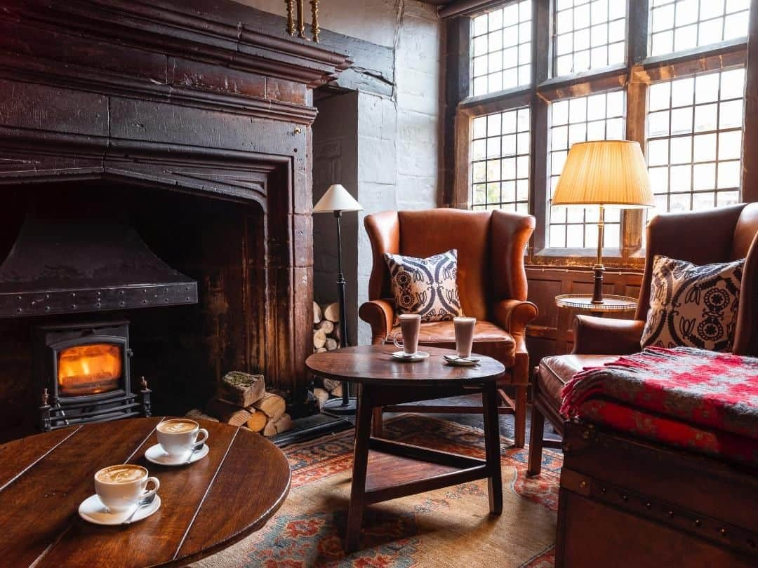 BEAUTIFUL HOTELSさんのインスタグラム写真 - (BEAUTIFUL HOTELSInstagram)「🍂 Autumn's giving us all the feels at this Cotswold coaching inn @lygoncotswolds 🍁 Every corner of the #Lygonarms greet guests with a magical surprise like the #Wellies corner 👢 or Saddle room. Pro Tip: ask reception for directions to the Broadway Tower walk. Tag your hiking buddy here and enjoy the views! (📸: @lygoncotswolds 📍: The Lygon Arms)」10月18日 1時00分 - beautifulhotels