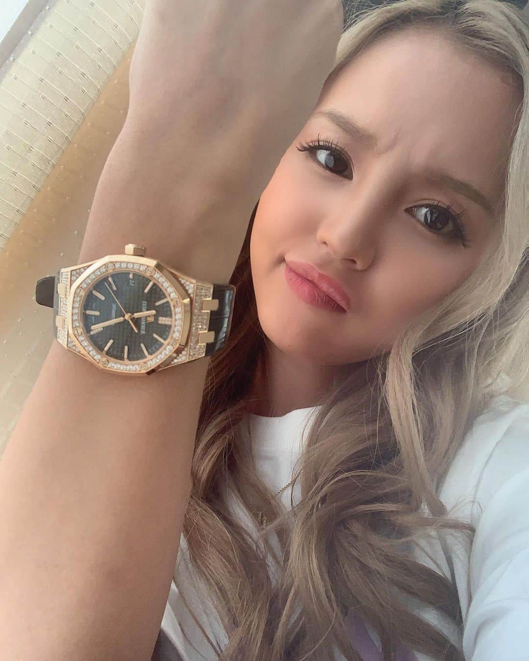 丘咲エミリさんのインスタグラム写真 - (丘咲エミリInstagram)「⌚️ . ストーリー載せたら その写真をくれよ、と沢山DMがきました😂 . スクショしたまえ😂 . . #ap #Watch #時を刻んでます」10月18日 1時10分 - emiri.okazaki_official