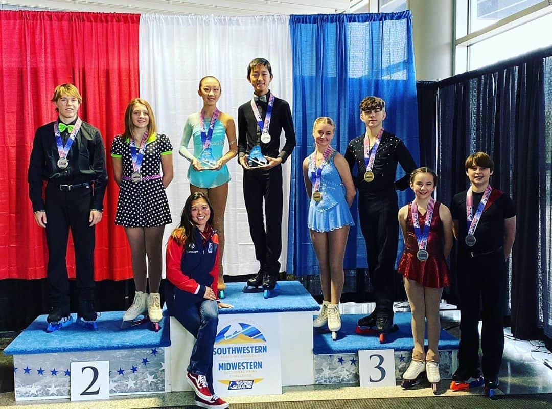 イナキョウコさんのインスタグラム写真 - (イナキョウコInstagram)「Congratulations to the Juvenile Pairs medalists at Midwestern Sectional Pairs Challenge. . . . . #usfigureskating #teamusa #iceskating #youth #future #fun」10月18日 1時25分 - inakyoko