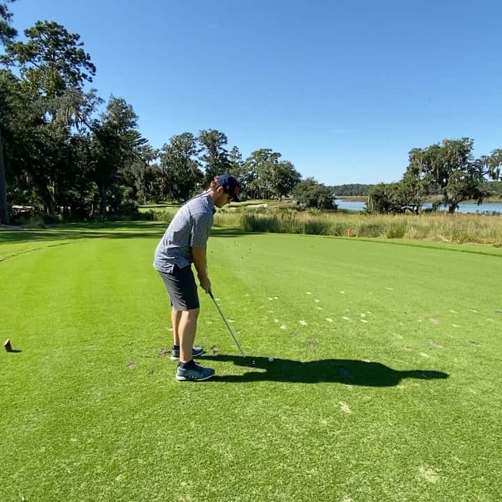 クリス・プラットのインスタグラム：「Par 3. No filter. With enough hard work, practice and patience, you too can master the game of golf.」
