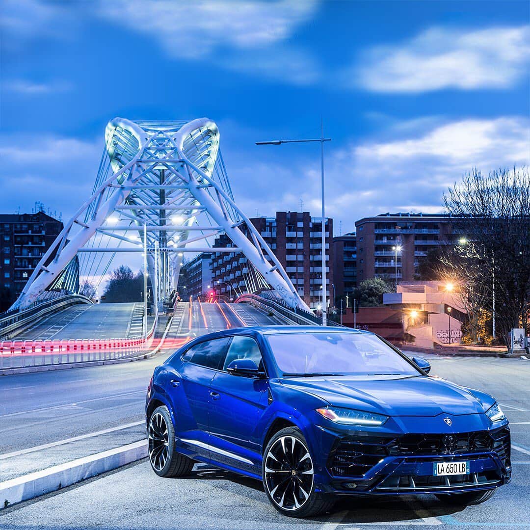ランボルギーニのインスタグラム：「Lamborghini Lover, do you think you know everything about Urus?  There are four things you absolutely need to know about our Super SUV.  Check the link in bio.  #Lamborghini #Urus #SinceWeMadeItPossible」