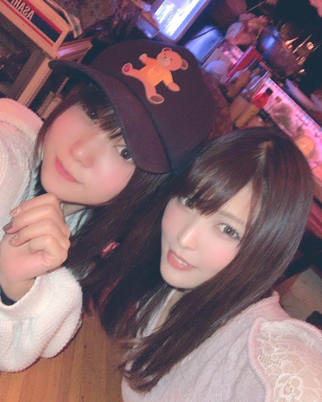 新村あかりのインスタグラム：「もみちゃんと可愛いケーキセット食べに行った！！！ #アコリット  #cake #女子力高め  #匂わせ写真」
