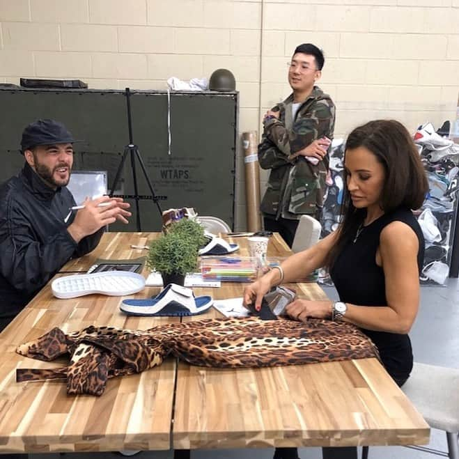 リサ・アンさんのインスタグラム写真 - (リサ・アンInstagram)「Another lil #TBT My day @garrixonstudio when I brought this dress to @richierange to create my NEW Custom Sneakers. The full video is on my YouTube & you will get to see how they were designed!」10月18日 1時51分 - thereallisaann