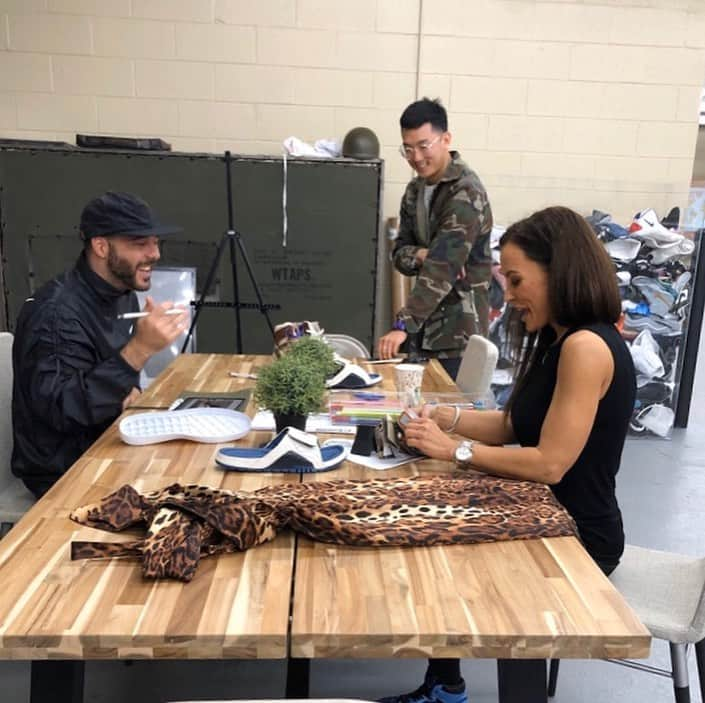 リサ・アンさんのインスタグラム写真 - (リサ・アンInstagram)「Another lil #TBT My day @garrixonstudio when I brought this dress to @richierange to create my NEW Custom Sneakers. The full video is on my YouTube & you will get to see how they were designed!」10月18日 1時51分 - thereallisaann