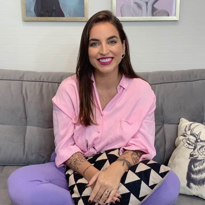 Bruna Unzuetaのインスタグラム：「Empatia Minha mensagem a todas as mulheres que já passaram ou estão passando pelo tratamento.  Com amor, Boo. #outubrorosa #rededorecomeço @voudemarisa」