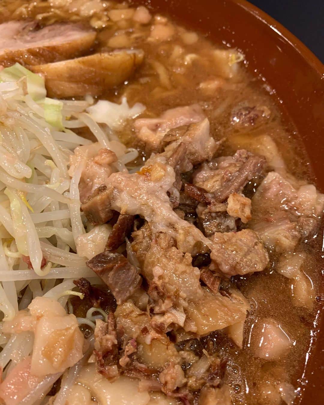 かこさんのインスタグラム写真 - (かこInstagram)「大好きな鷹の目さん！ラーメン！愛情の豚さん別皿😭✨いつも優しくしてくださって感謝😭そして美味しすぎて本当に体に染み渡る、、、 #鷹の目 #ラーメン」10月18日 2時12分 - harapeko__kako