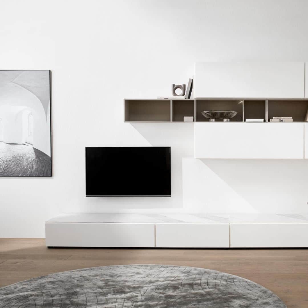 BoConceptさんのインスタグラム写真 - (BoConceptInstagram)「Low, classy and with great functionality.  #WeLoveNew #NewCollection #Collection2020 #DanishDesign #StylishStorage  #MinimalisticDecor #ModernLivingroom #BoConcept」10月18日 2時19分 - boconcept_official