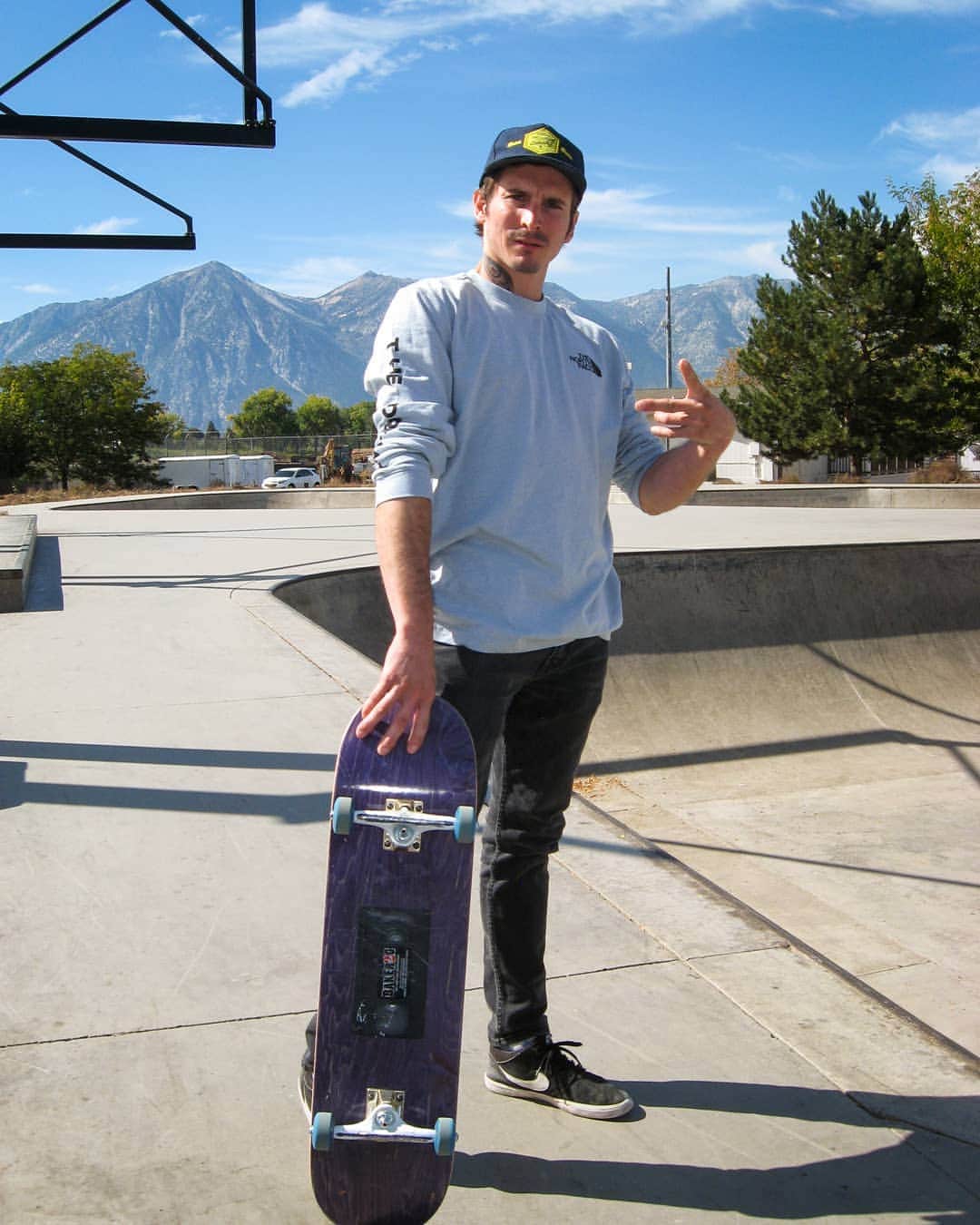 ダニエル・ウッズのインスタグラム：「Senior high school photo circa 2007  U sk8 bruh? Naw just pose  @shawnraboutou photography」