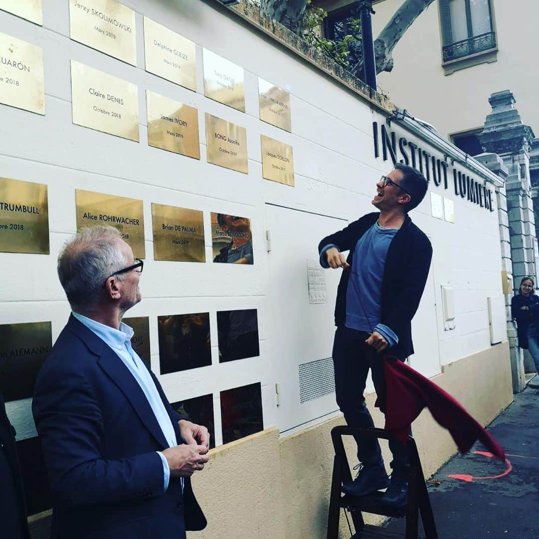 ガエル・ガルシア・ベルナルさんのインスタグラム写真 - (ガエル・ガルシア・ベルナルInstagram)「La plaque sur le mur... Feliz acá. Besos a todos.」10月18日 2時54分 - gaelgarciab