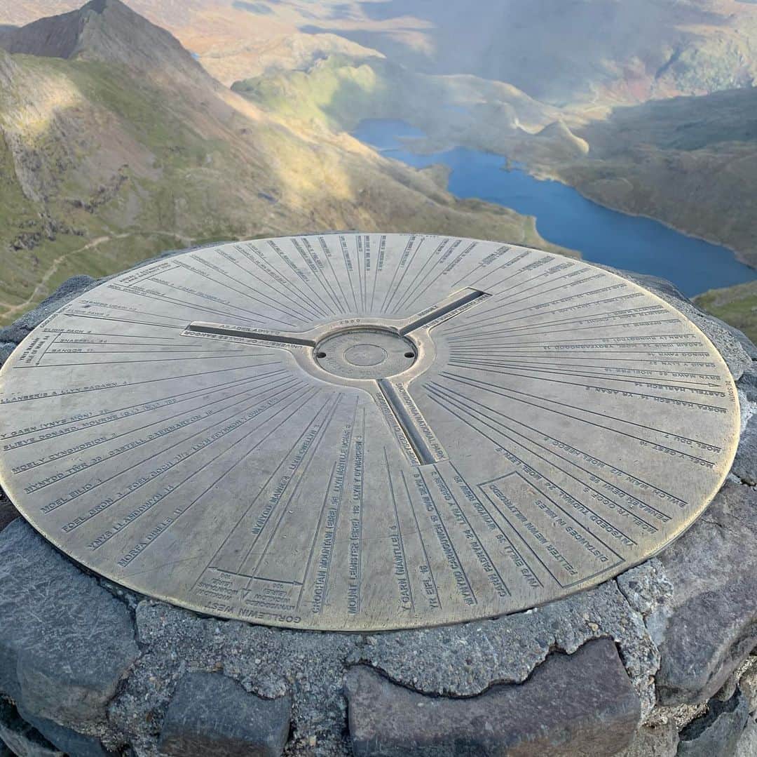 ジョーイ・バートンさんのインスタグラム写真 - (ジョーイ・バートンInstagram)「Yesterday, I climbed Snowdon with my friend. We chatted about many different things over the course of the 5 hours. We are all ‘mad busy’ but taking some timeout to talk to those we care about is important.  Get off your arse. Get outdoors. Enjoy nature. It’s free.」10月18日 3時04分 - joey7bartonofficial
