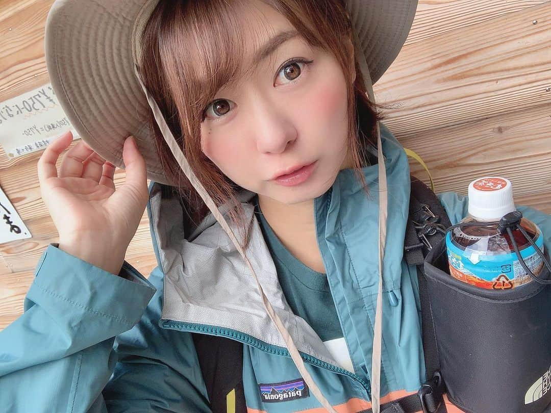 中村葵さんのインスタグラム写真 - (中村葵Instagram)「＊ ＊ 夏はお天気が悪かったので、秋山でリベンジ！！ ・ ・ 秋は北アルプスの燕岳〜常念岳を縦走しましたよ⛰ ・ ・ ウエアはまたpatagoniaにしましたー！ゴア(^^)今年買ったのですが、お気に入り(^^) ・ ＊ ＊ #登山 #登山ファッション #登山女子 #山登りコーデ #山登り #山ガール #山歩ガール #山タレント #登山リポーター #中村葵」10月18日 14時01分 - aoinakamura123