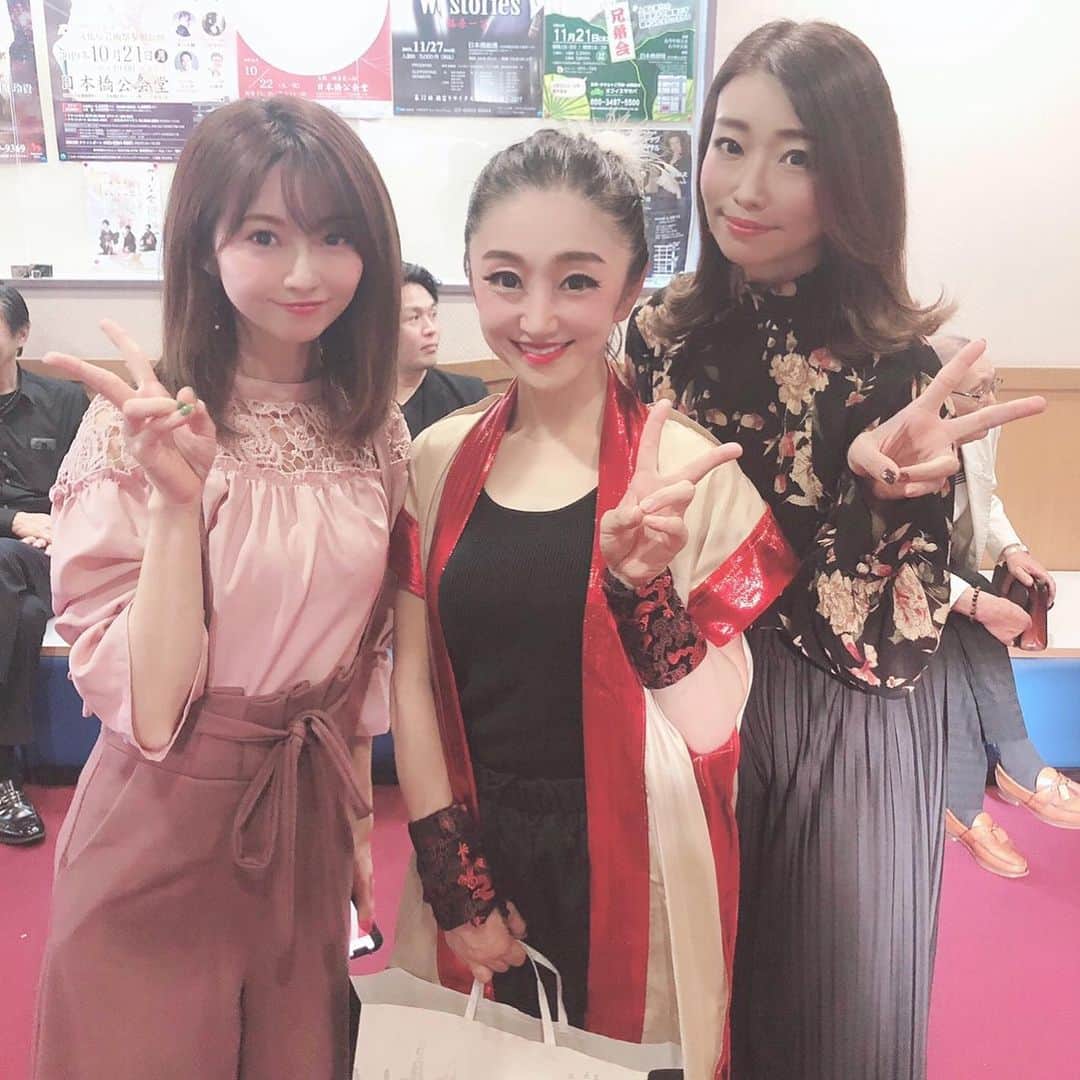 柑谷あゆみさんのインスタグラム写真 - (柑谷あゆみInstagram)「東京公演🌸仲良しの大好き過ぎるお友達💓ありがとうー😍💕 #椿欣也25周年記念公演  #日本橋公会堂#舞台#時代劇#商業演劇#着物#日本舞踊#ダンス」10月18日 14時15分 - kantani_ayumi