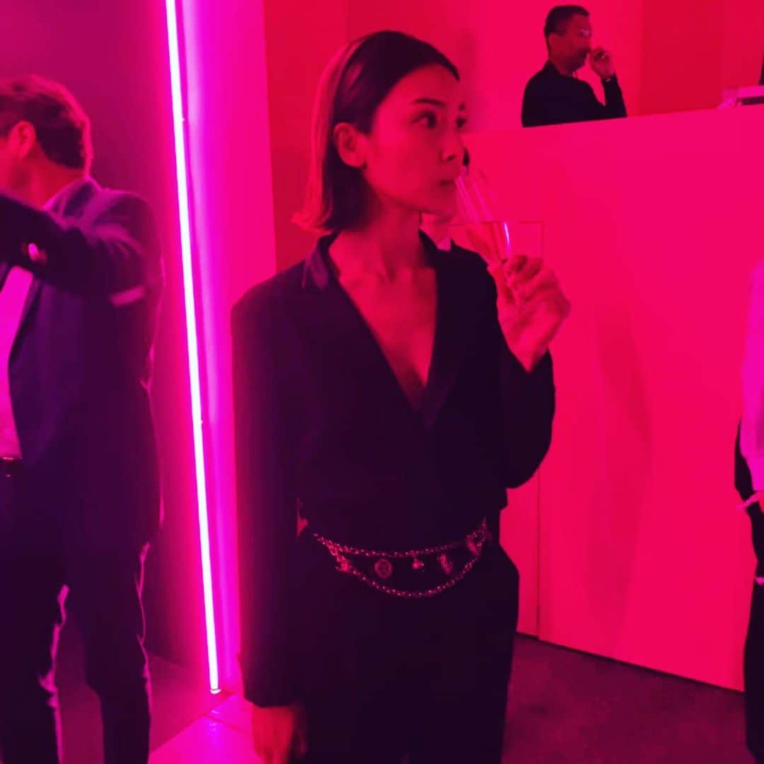 秋元才加さんのインスタグラム写真 - (秋元才加Instagram)「「CHANEL マドモアゼル・プリヴェ展-ガブリエル・シャネルの世界へ〜」オープニングパーティーに参加しました。  実は…ずっとCHANELのガブリエルの香水を愛用していて、御招き頂き嬉しかったです😊 たまには、おしゃれしてこういったパーティーもいいですね☺️ 展示は今月19日からみたいです💜💜💜 観に行くつもり！ #mademoiselleprive  #シャネルマドモアゼルプリヴェ」10月18日 14時21分 - areasayaka