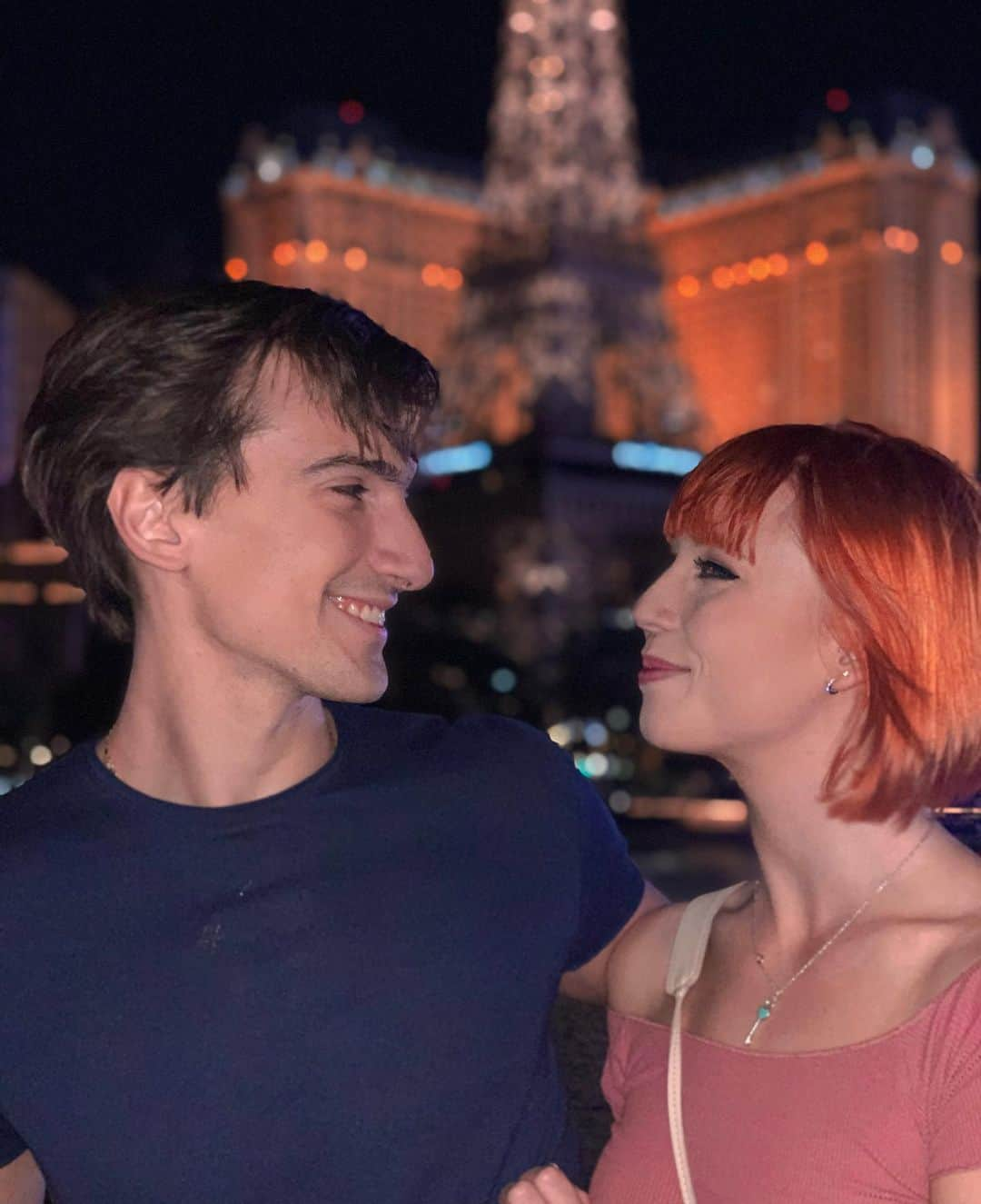 ティファニー・ザホースキさんのインスタグラム写真 - (ティファニー・ザホースキInstagram)「Beautiful evening walking around Las Vegas ☺️✨ #skateamerica #zgadventures 📸- @jetlagged_val ❤️」10月18日 14時37分 - tiffytaz