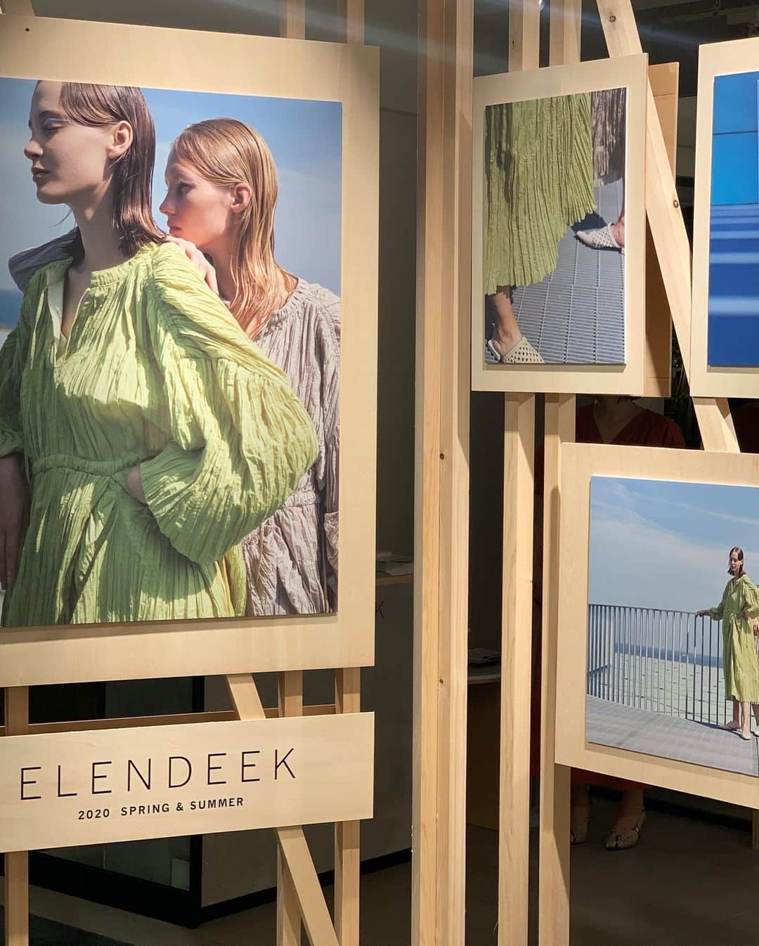 亀恭子のインスタグラム：「@elendeek  2020SS exhibition . . . 春が待ち遠しくなる、 シュガートーンの美しいカラーリング。 . . 昨年愛用していた @dcdt_2014 とのコラボ水着 今年もオーダーしました。 . . 来春の展示会ラッシュが始まる中、 お仕事ながらもここでは relaxして長居❤︎ . . . #elendeek #2020ss #exhibition #fashion #タイミング合って #この後サク飯 #お洋服の話 ではなく #ラグビーw杯 の話w」