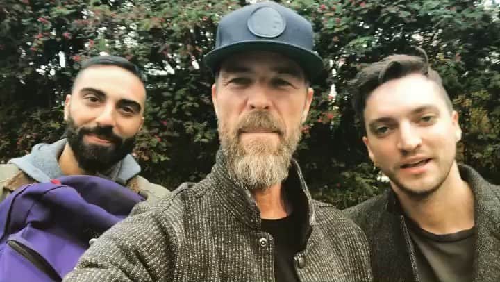リチャード・ハーモンのインスタグラム：「Today is #SpiritDay!@jrbourne1111, @leemajdoub and I stand with LGBTQ youth against bullying. @cw_the100」