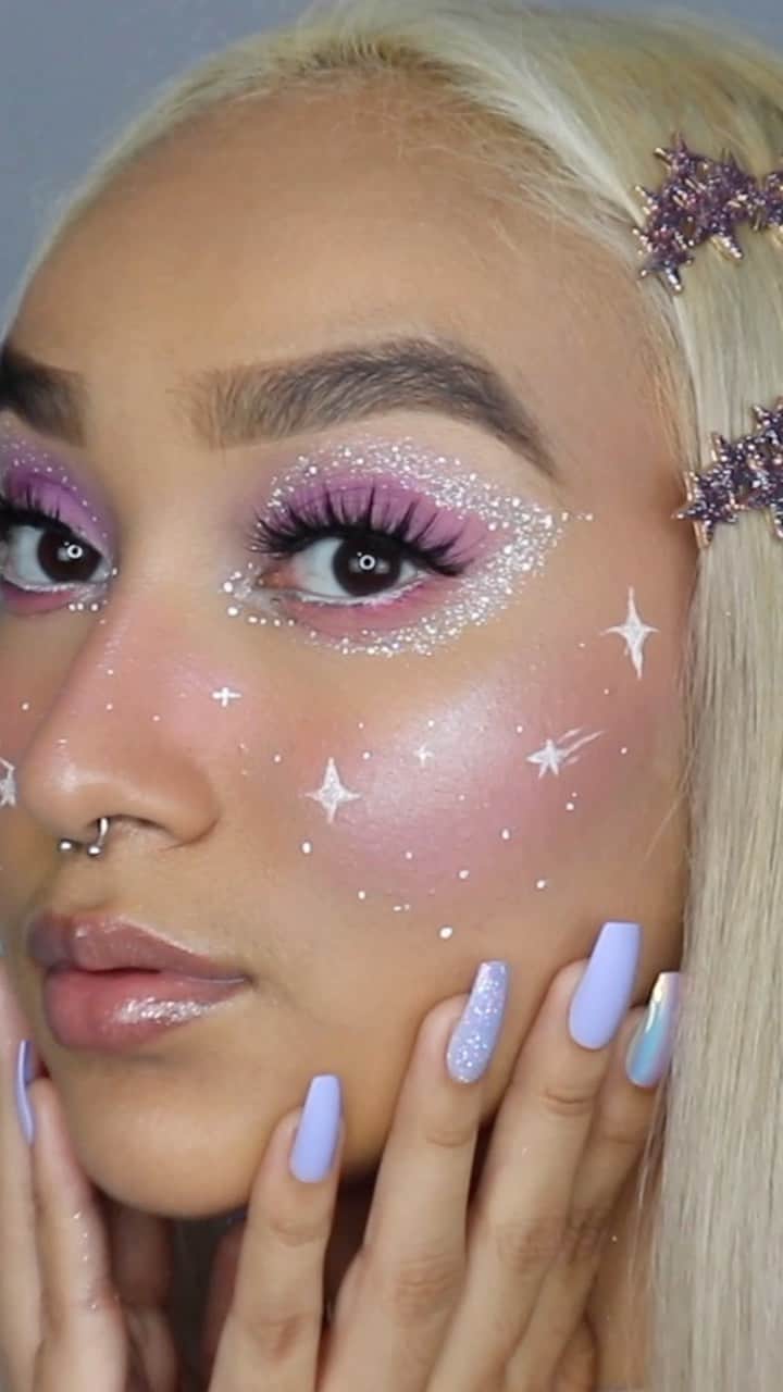 Target Styleのインスタグラム：「The brighter the highlight, the closer to the stars. Take a peek at this Halloween look by one of our faves @cutcreaser.  https://tgt.biz/lxucc」