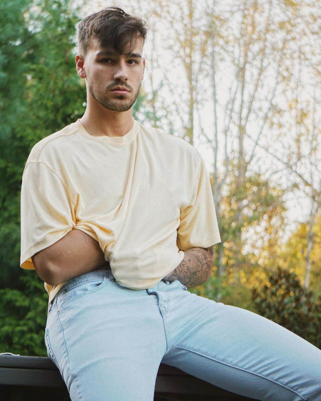 のインスタグラム：「yellow, nice to meet u」
