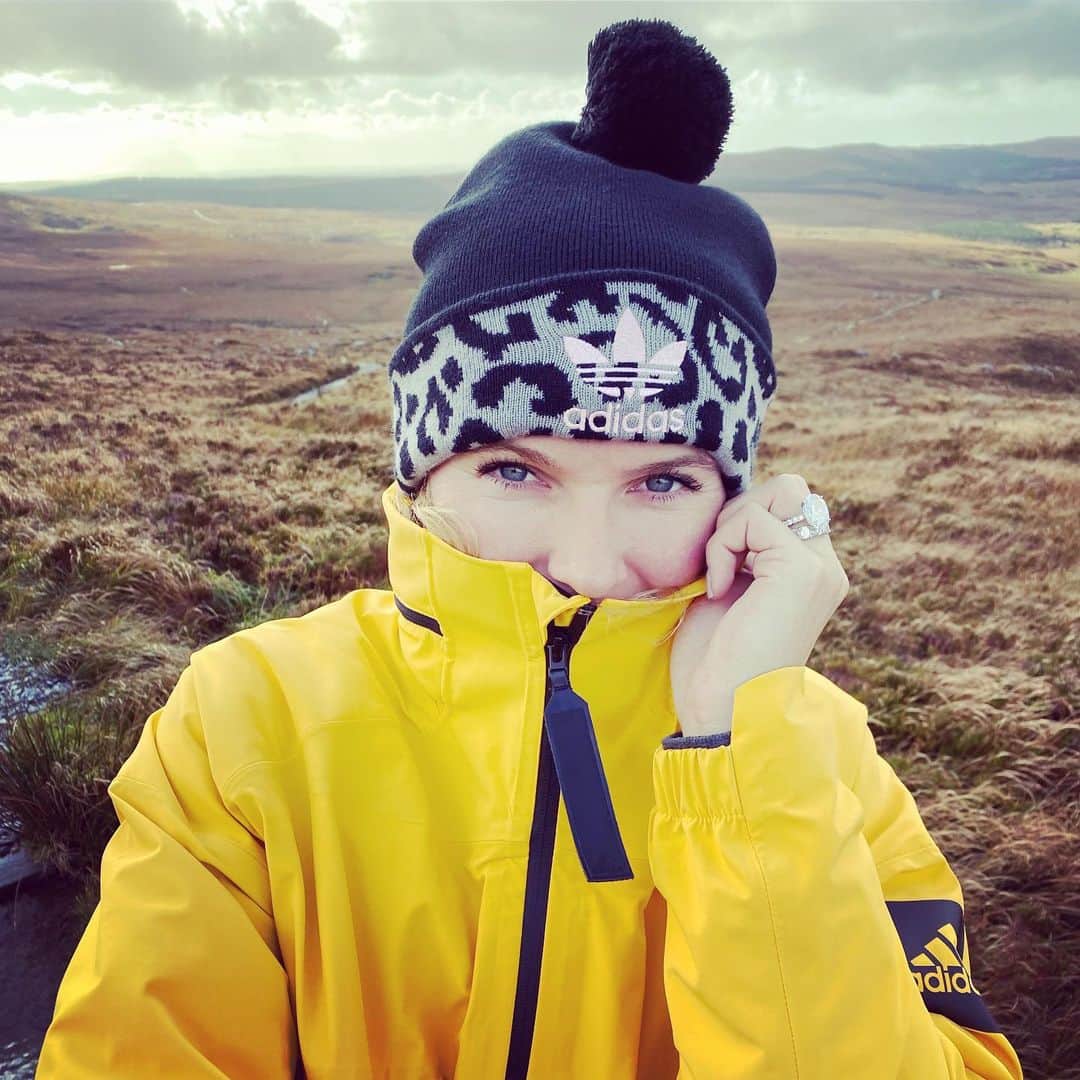 CarolineWozniackiさんのインスタグラム写真 - (CarolineWozniackiInstagram)「The cold, the wind and the rain were no match for my #myshelter jacket today!💪🏻🌦 #createdwithadidas #ireland」10月18日 8時25分 - carowozniacki