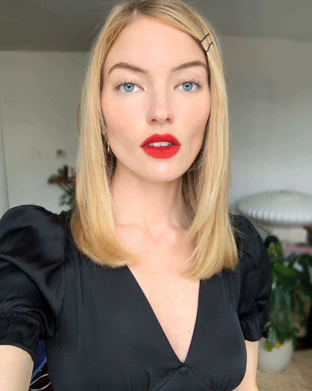 マーサ・ハントさんのインスタグラム写真 - (マーサ・ハントInstagram)「retro glam by @cgonzalezbeauty @laurapolko ❤️」10月18日 8時32分 - marthahunt