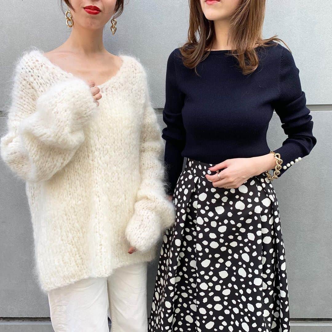 Loungedress officialさんのインスタグラム写真 - (Loungedress officialInstagram)「.﻿ 2019AW Vol.4 Pearl 「今着たい白」	﻿ Key color：	﻿ White﻿ Turquoise blue﻿ ﻿ recommend item：﻿ Dalmatian ﻿ Pearl parts﻿ Cashmere ﻿ ﻿ #loungedress#ラウンジドレス﻿ #パール#Pearl﻿ #fashion#ダルメシアン柄」10月18日 8時42分 - loungedress