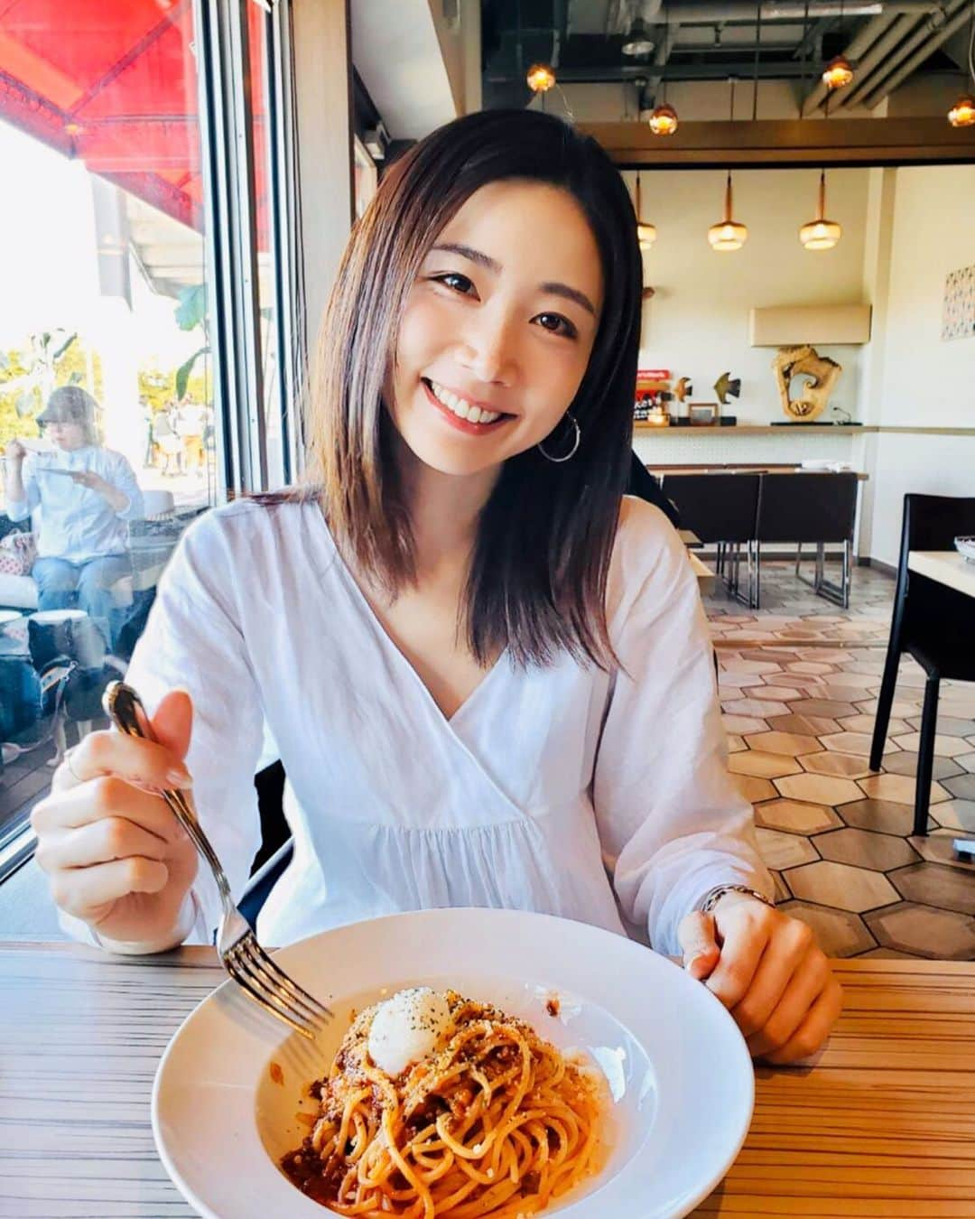 夏目愛美のインスタグラム：「♡ 寒いのは苦手ですが、食欲の秋はウェルカムです。 パスタに乗ってる白いのは温玉かと思いきやチーズでした🧀 #美味しかった　#また食べたい #食欲の秋　#パスタ好き　#小麦粉だいすき #instagood」